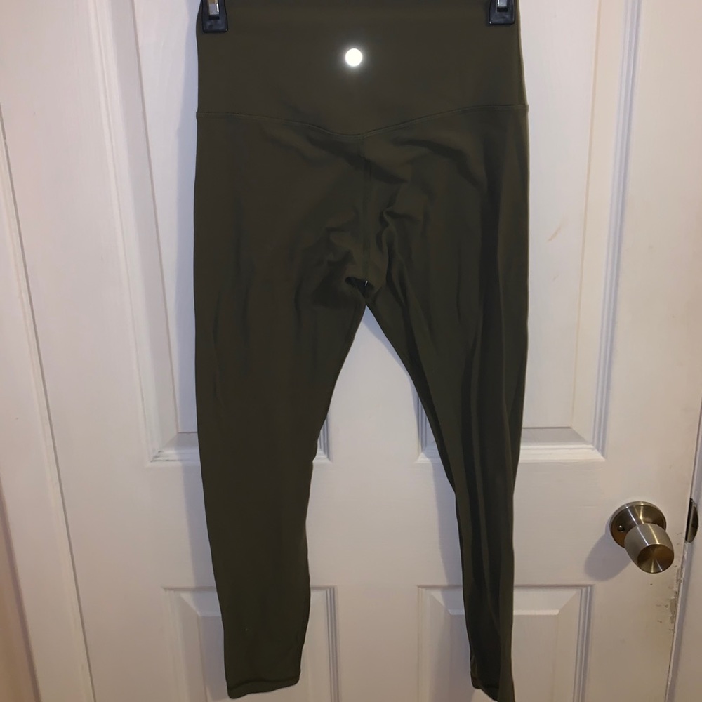 LULULEMON ALIGN LEGGING 25” size 6 olive green